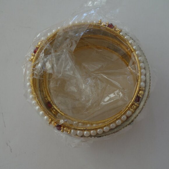 Beautiful Colorful Bangle set of 4 Bangles and 2 Broader Bangles Diameter 2.25" - Picture 3 of 14